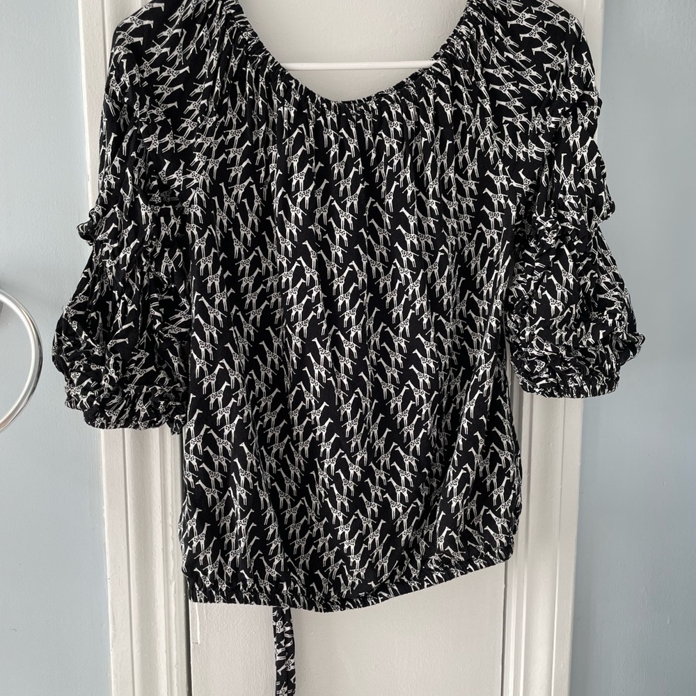 Coco Bianco Elegant Black and White Off the Shoulder Top - Picture 2 of 4
